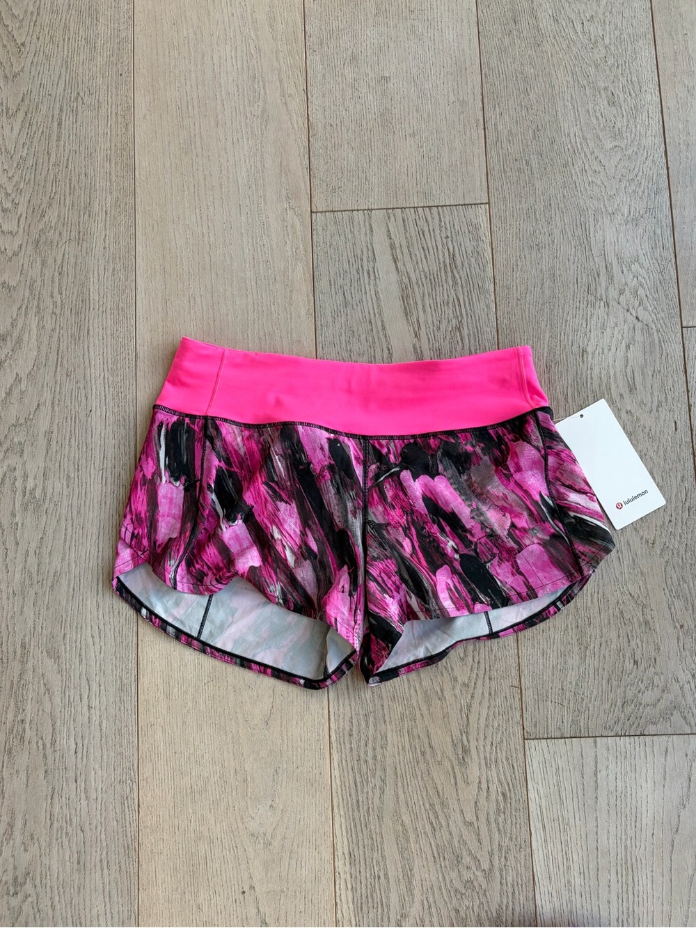Lululemon short NWT